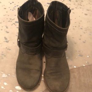 Felmini gray distressed booties 8/8.5
